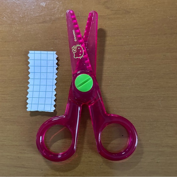 SANRIO 2001 HELLO KITTY PLASTIC SCISSORS SET PACK OF 3 - Picture 9 of 11